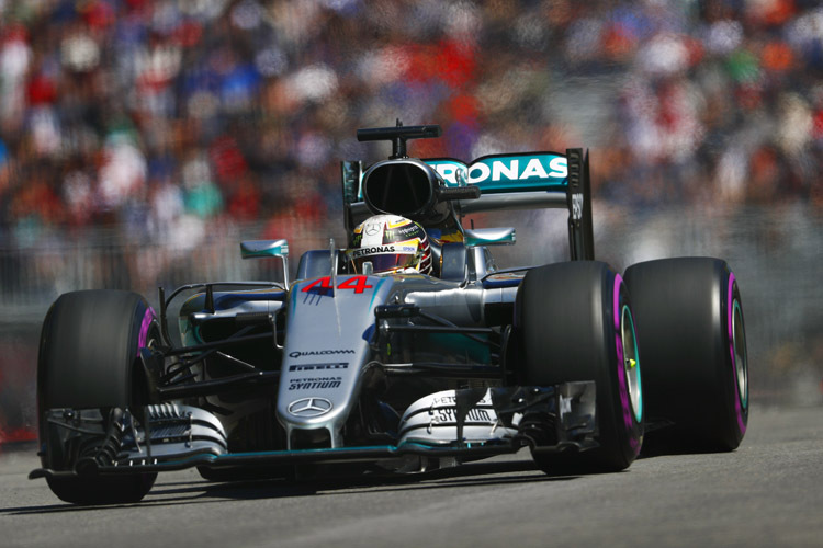 Lewis Hamilton stellte im zweiten freien Training die Tagesbestzeit auf