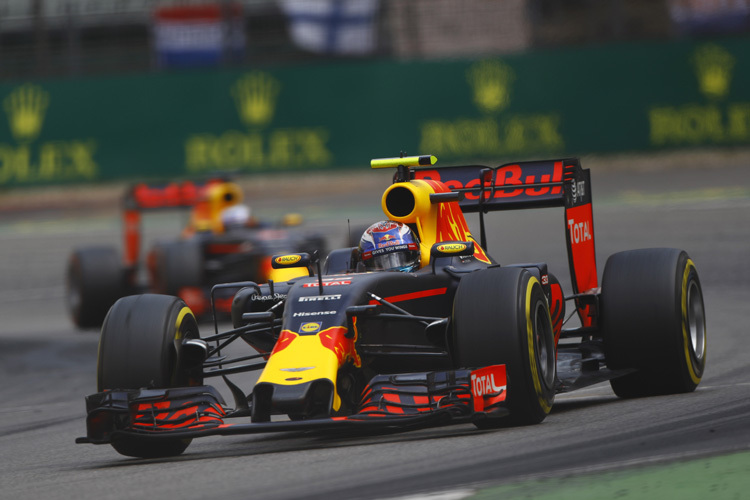 Max Verstappen vor Daniel Ricciardo