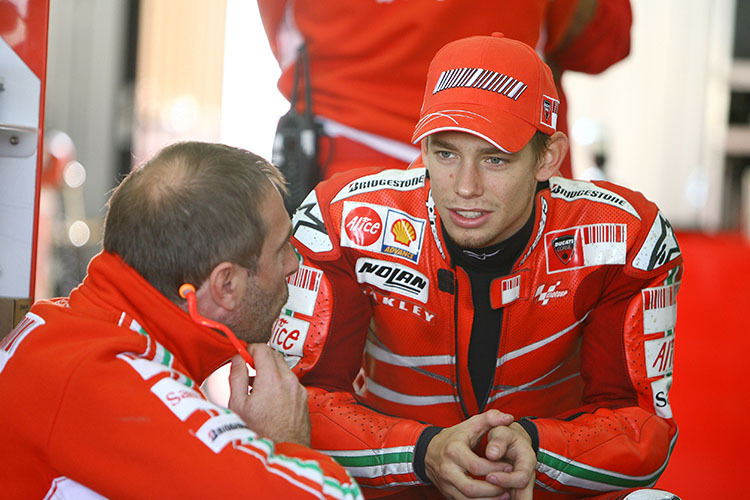 Casey Stoner 2007 bei Ducati mit Teammanager Livio Suppo