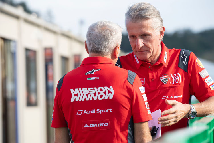 Paolo Ciabatti im Gespräch mit Ducati-Teammanager Davide Tardozzi