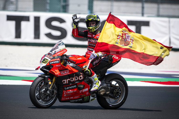 Ducati-serviert-Bautista-ab-trotz-des-hohen-Risikos