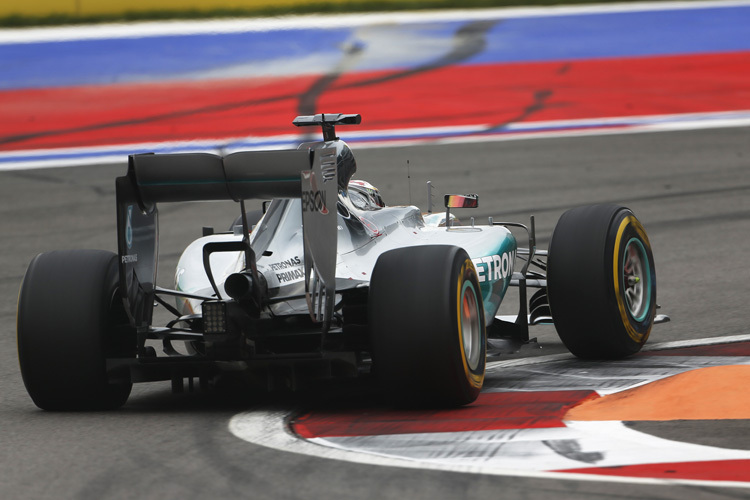 Was war mit dem Heckflügel von Lewis Hamiltons Wagen los?