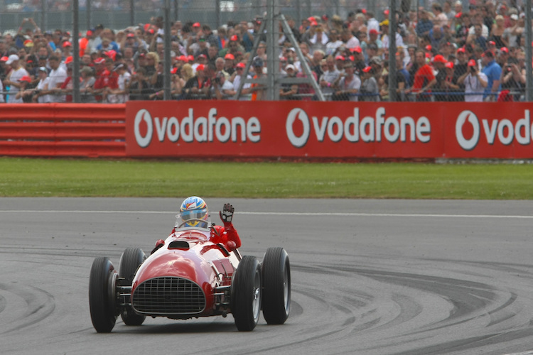 Fernando Alonso 2011 im 1951er Ferrari