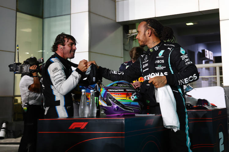 Fernando Alonso und Lewis Hamilton in Katar 2021