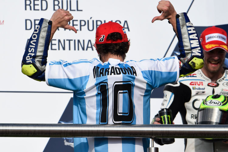 So feierte Valentino Rossi den Sieg beim Argentinien-GP 2015