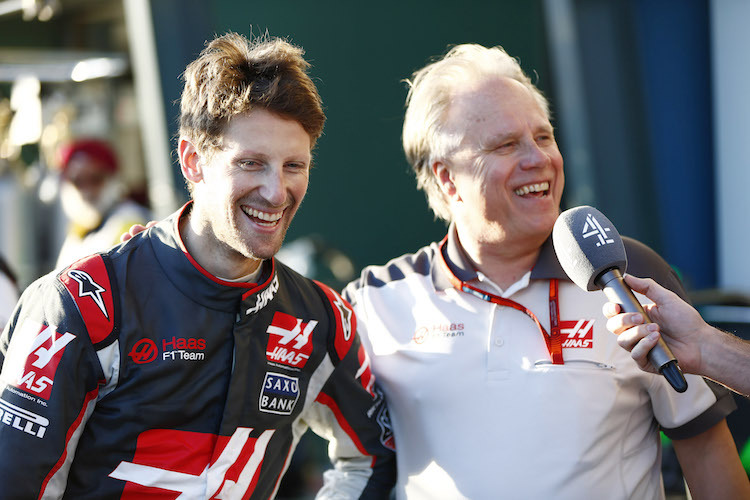 Romain Grosjean mit Teambesitzer Gene Haas