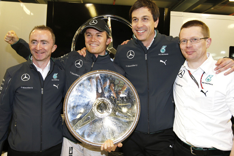 Technikchef Paddy Lowe, Nico Rosberg, Teamchef Toto Wolff, Motorenchef Andy Cowell