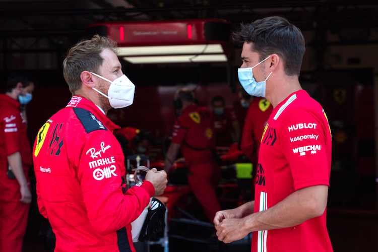 Vettel mit seinem Stallgefährten Charles Leclerc