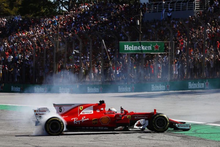 Härtetest für die Reifen – aber erst nach der Zieldurchfahrt von Sebastian Vettel