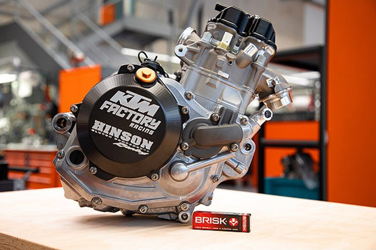 Tovární týmy KTM: Více výkonu s briskními zapalovacími svíčkami / Mistrovství světa v motokrosu MXGP