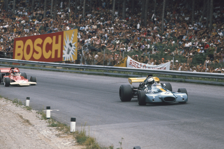 Tim Schenken vor Emerson Fittipaldi auf dem Österreichring 1971