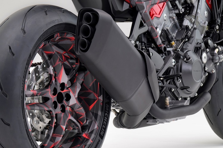 Einarmschwinge und ein schlanker, origineller Auspuff