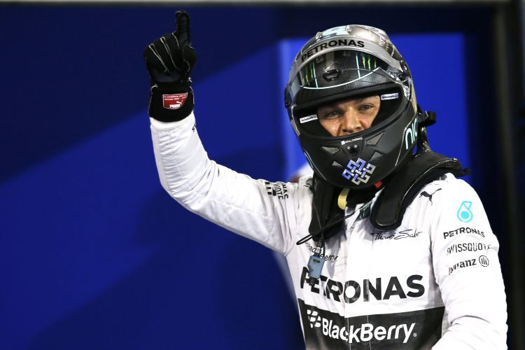 Nico Rosberg freut sich über die Pole-Positioin