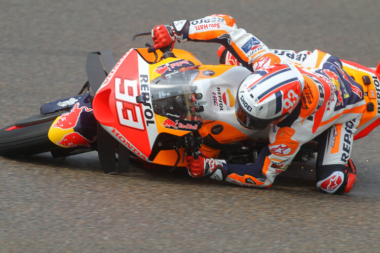 Chute de Marc Márquez en Q2 au Sachsenring