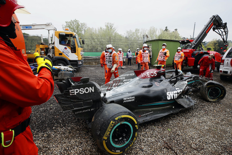 Valtteri Bottas' GP-Auto wurde beim Crash stark beschädigt