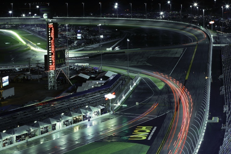 Immer ein Spektakel: Die 24h Daytona bei Nacht