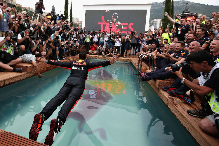 Der legendäre Sprung in den Pool in Monaco 2018