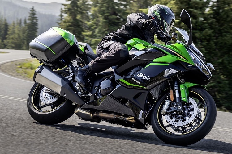 Kawasaki Ninja 1100 SX: Da sollte sich die Konkurrenz mal anschauen, wie man Koffer ins Motorrad integriert