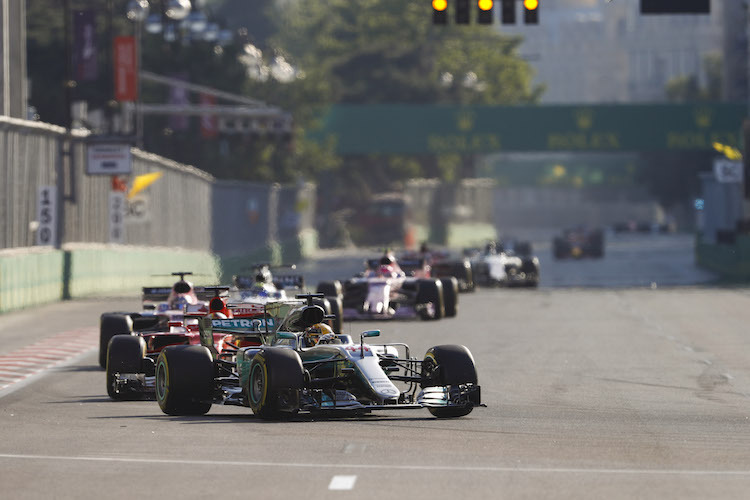 Hamilton vor Vettel in Baku