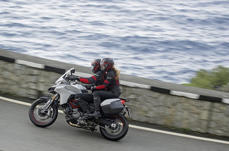 Ducati Multistrada 950S: Serienmässig umfangreichere Elektronik wie Kurven-ABS und Berganfahrhilfe