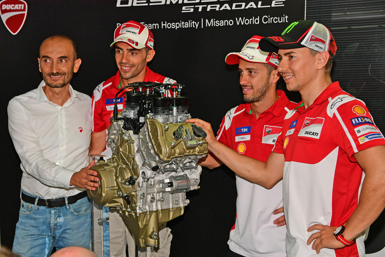 Ducati-CEO Claudio Domenicali (li.) mit seinen Fahrern Michele Pirro, Andrea Dovizioso und Jorge Lorenzo