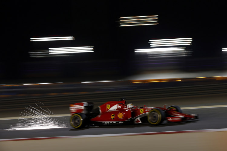 Sebastian Vettel droht nach dem Crash mit Sergio Pérez weiteres Ungemach
