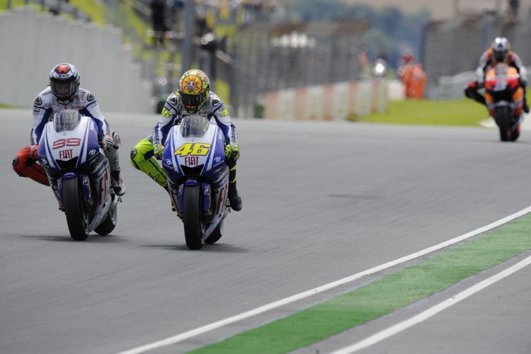 Lorenzo (99), Rossi (46): Yamaha räumt ab