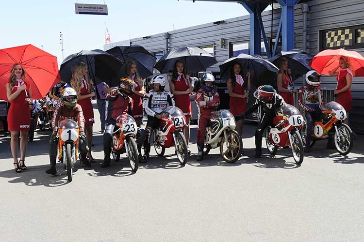 Endlich kreischten wieder einmal die Zweitakter: Die 50-ccm-Bikes in Assen