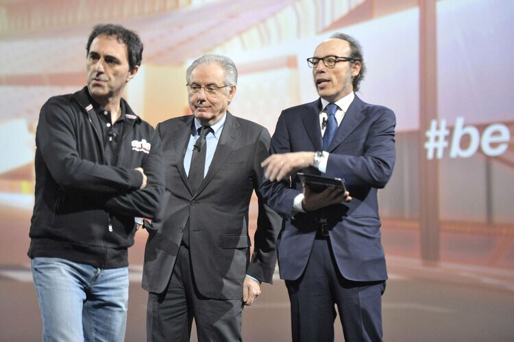 Aprilias Technical Director Romano Albesiano, Roberto Colaninno und Sky-Moderator Guido Meda