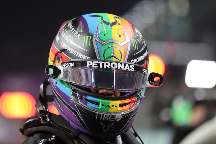 Lewis Hamilton 2021 mit seinem Regenbogen-Helm