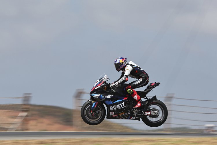 Wer lässt sein Motorrad in Portimao fliegen?