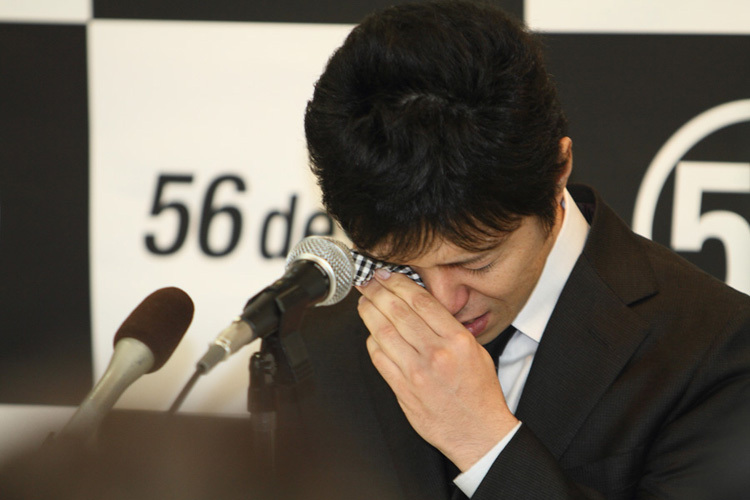 Nakano trat unter Tränen zurück