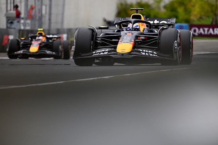Max Verstappen in der Regel vor Yuki Tsunoda