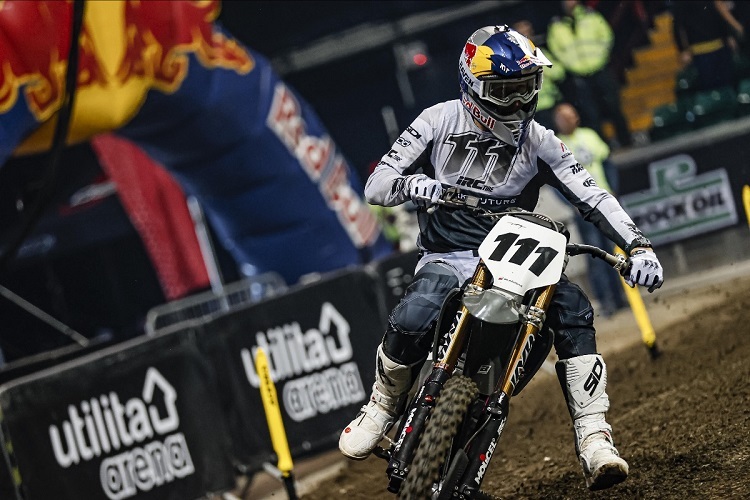 Jonny Walker auf Triumph: Totale Dominanz am ersten Einsatz beim Indoor Enduro in Newcastle