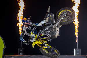 Ken Roczen gewann den Auftakt der Supercross-WM in Buenos Aires überlegen)