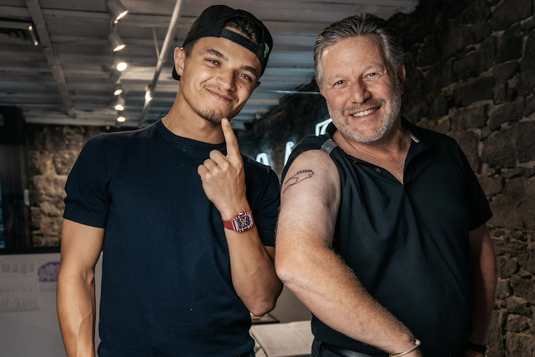Lando Norris und Zak Brown mit Tattoo