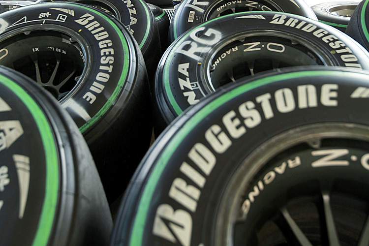 Bridgestone rüstet die F1 bis Ende 2010 aus.