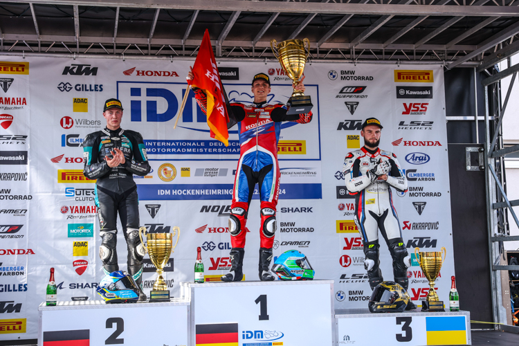 Superbike-Podium nach Rennen 1