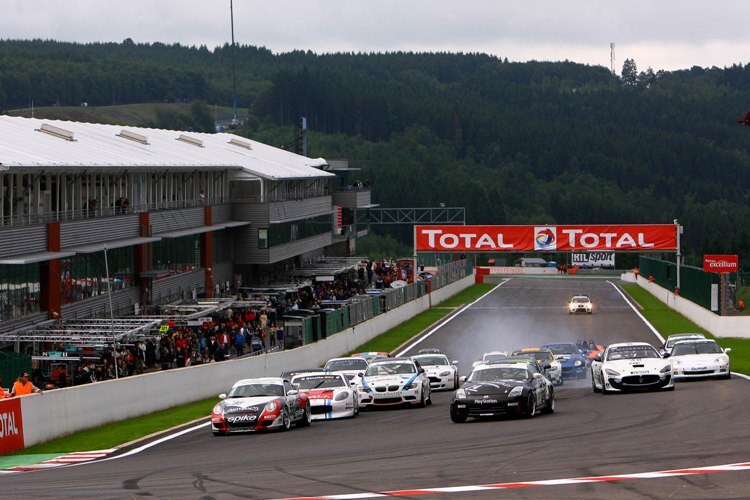 Heisse Phase im FIA GT4 Cup.