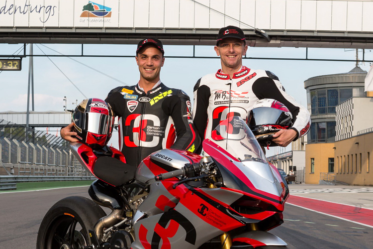 Dario Giuseppetti (li.) überlässt Martin Bauer seine Ducati