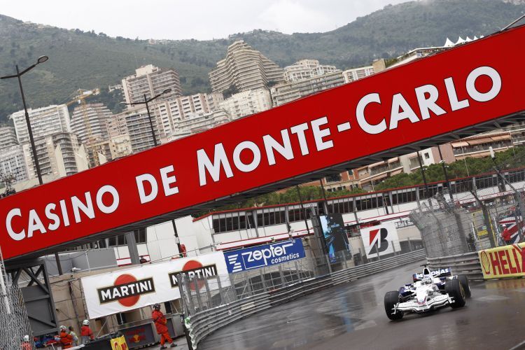 Nick Heidfeld in den Strassenschluchten von Monaco