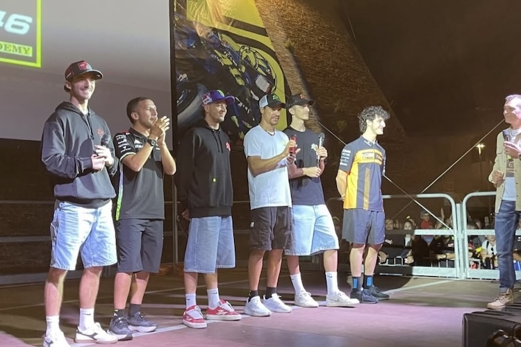 VR46-Party-Sprechch-re-f-r-Pecco-Bagnaia