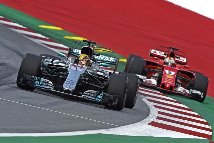 Lewis Hamilton vor Sebastian Vettel