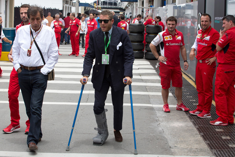 Lapo Elkann mit Krücken im Fahrerlager von Interlagos