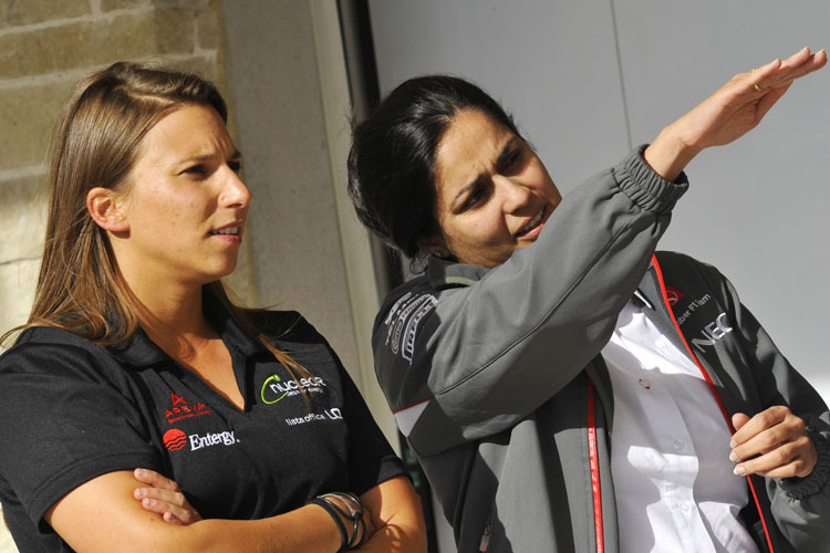 Simona de Silvestro mit Sauber-Teamchefin Monisha Kaltenborn
