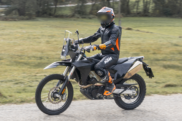 Erlkönig der KTM 690 Rally: Nach fast 20 Jahren endlich ein Nachfolgemodell für die 640 Adventure