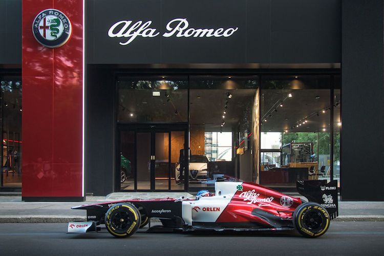 ...und endete vor dem neuen Flagship-Store von Alfa Romeo 