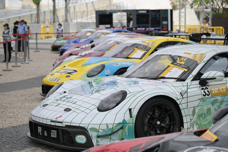 Nicht weniger als sieben Porsche 911 GT3 R nehmen am FIA GT World Cup teil