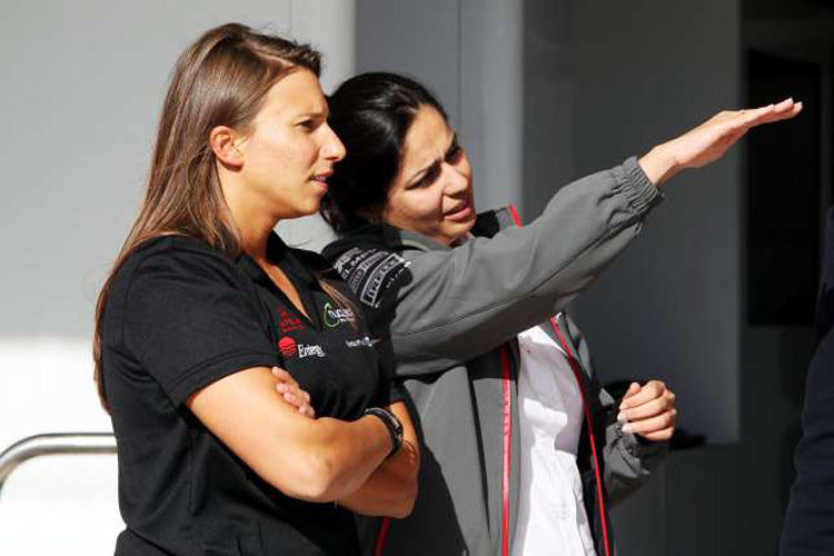 Simona De Silvestro beim Austin-GP 2013 mit Sauber-Teamchefin Monisha Kaltenborn