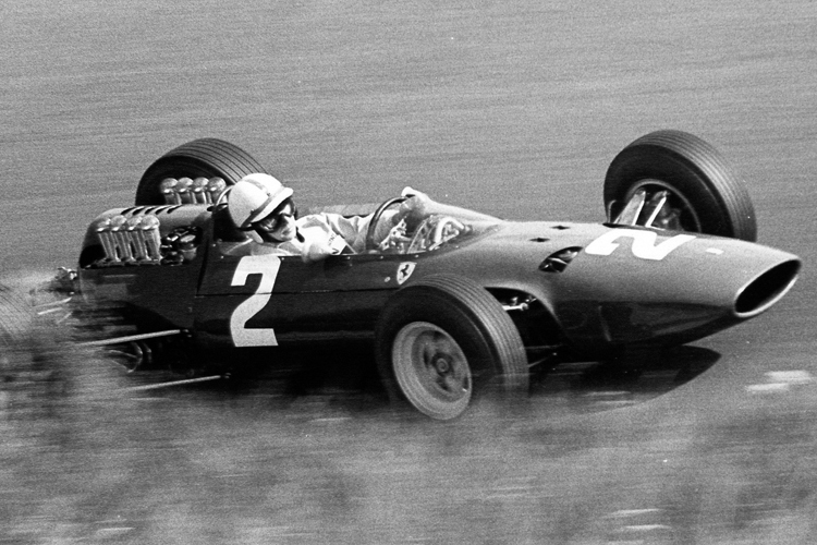 John Surtees: Anfangs Ferrari-Star, war er später Honda-Speerspitze beim F1-Einstieg der Japaner.